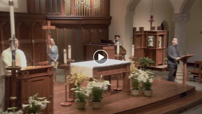 Members of campus ministry give mass in Dahlgren Chapel