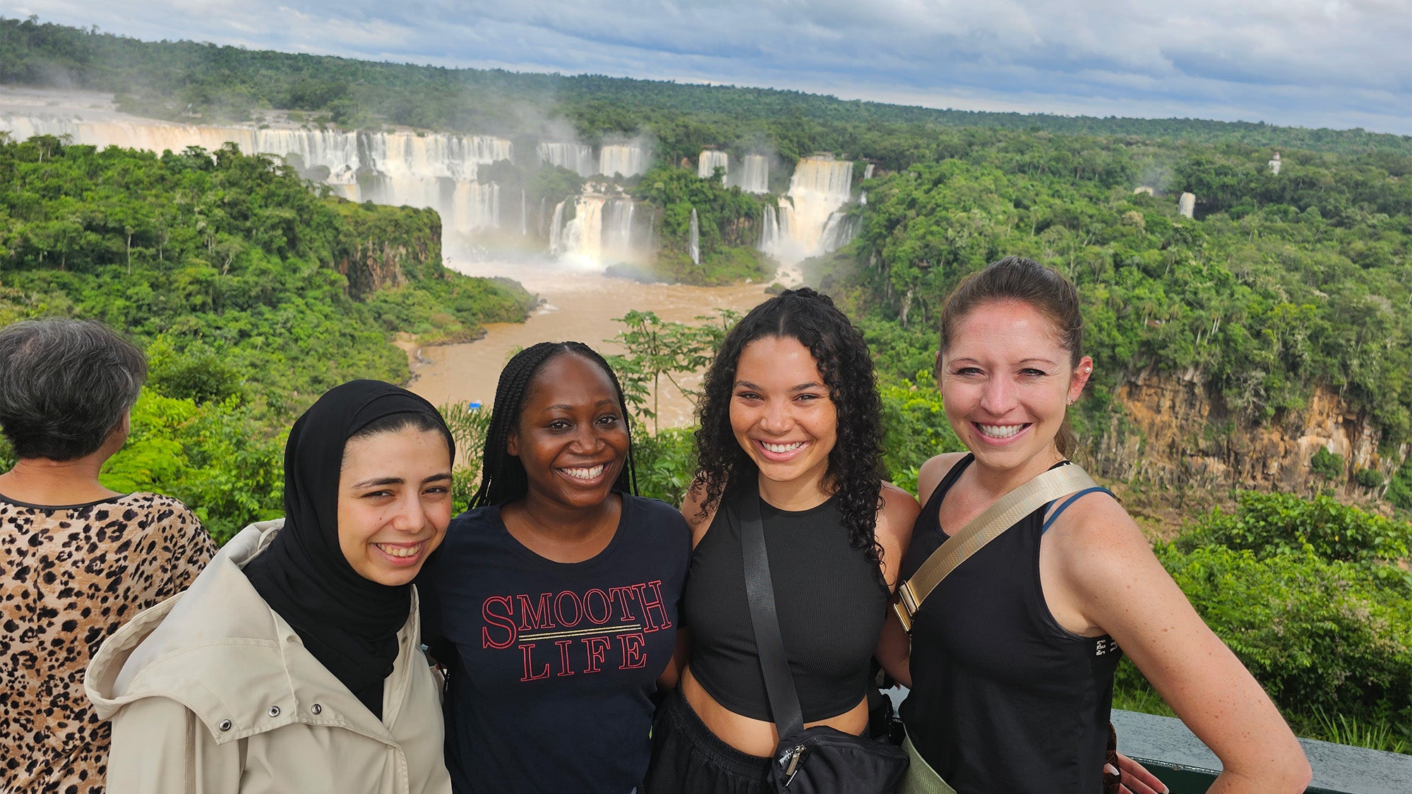 Pictured above (l to r): Nooralhuda Arkan (G'24), Ayomide Aduloju (G'24), Jayla Romain (G'24), and Alyssa Dobiyanski (G'24), visit Iguaçu Falls in Foz do Iguaçu, Brazil.