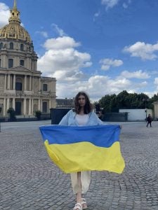 Kvasha holding a Ukrainian flag.