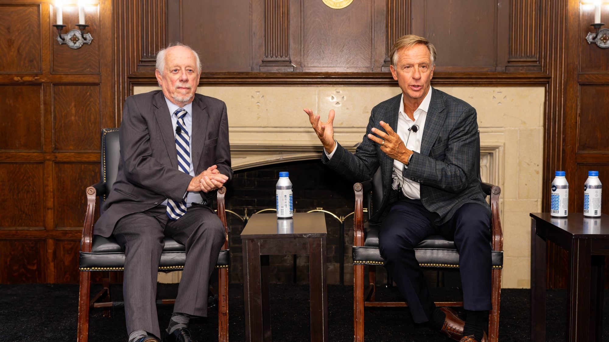 Bill Haslam talking alongside Bredesen