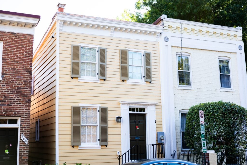 A yellow townhouse in Georgetown's neighborhood.