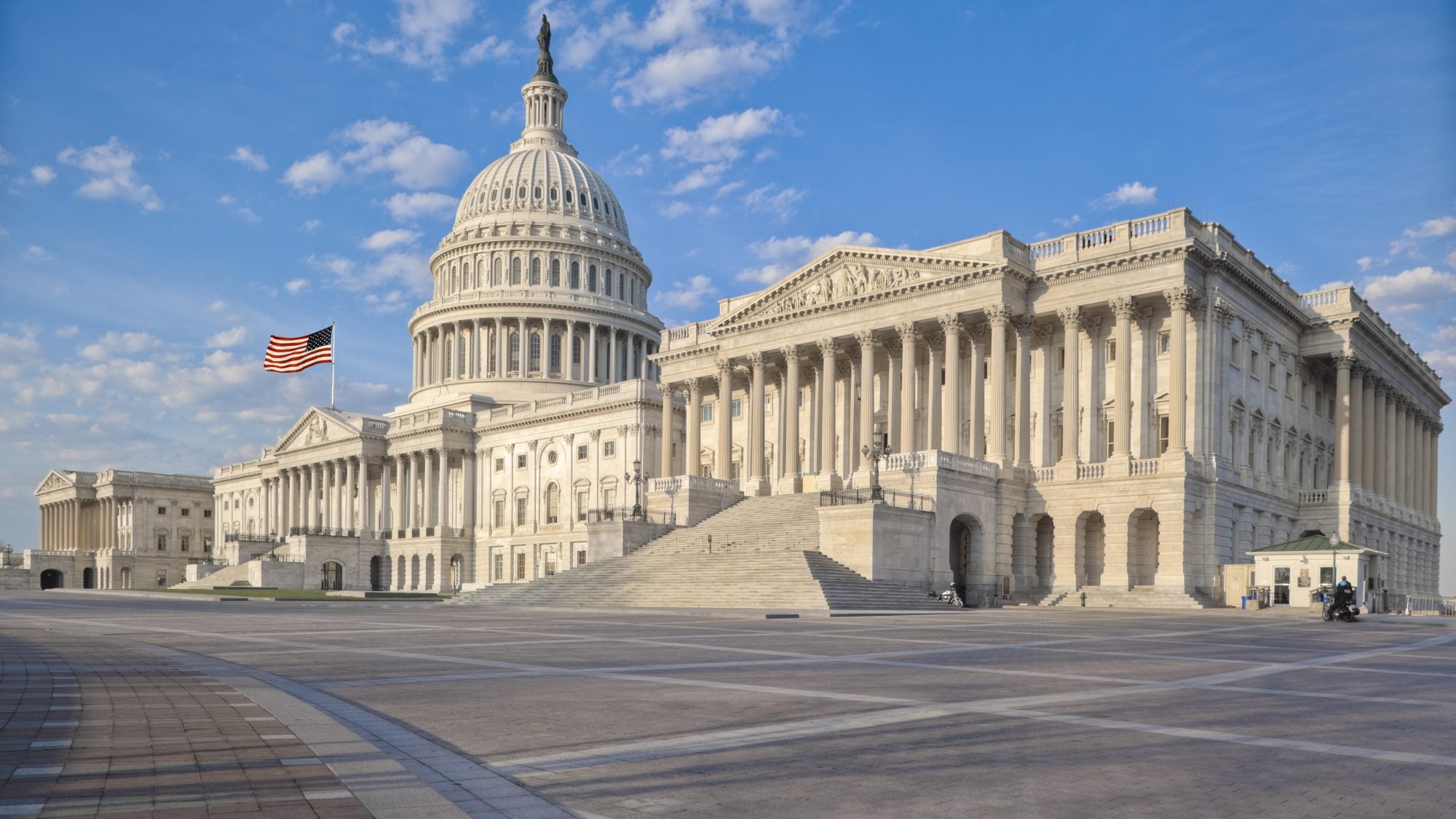 US Capitol on a sunny clear day