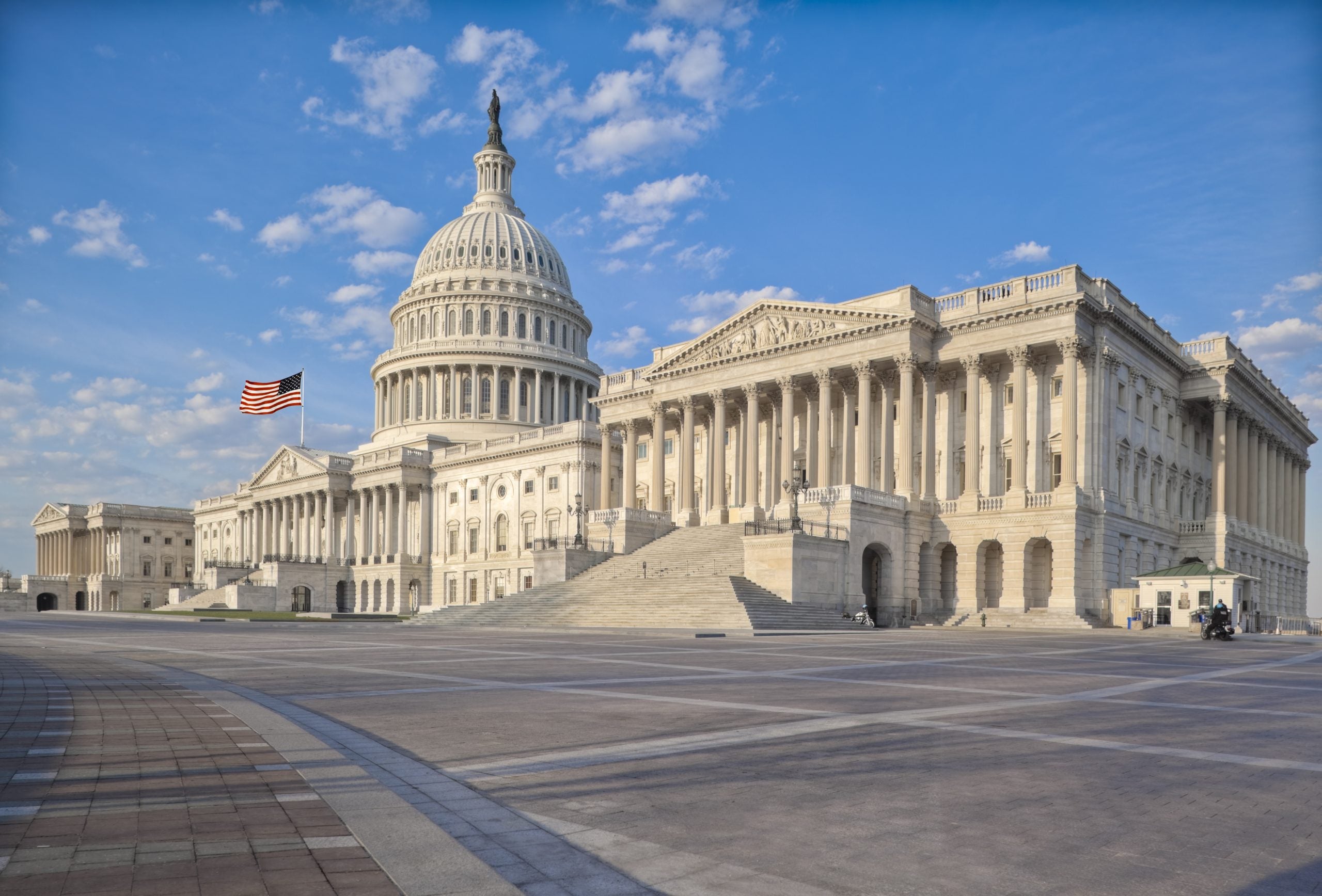 US Capitol on a sunny clear day