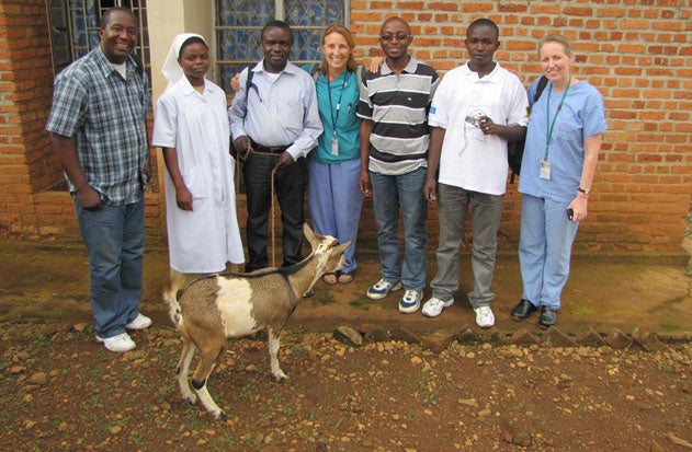 Dr. Ranit Mishori (M’02) poses with Physicians for Human Rights (PHR) colleagues and Congolese caregivers.